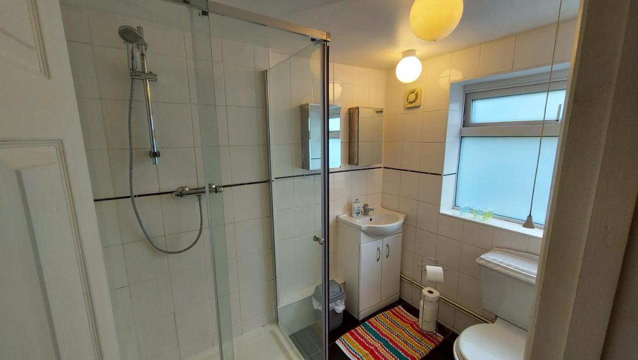 Gillings Villa -Perfect For Long & Short Stays Джиллінгем Екстер'єр фото